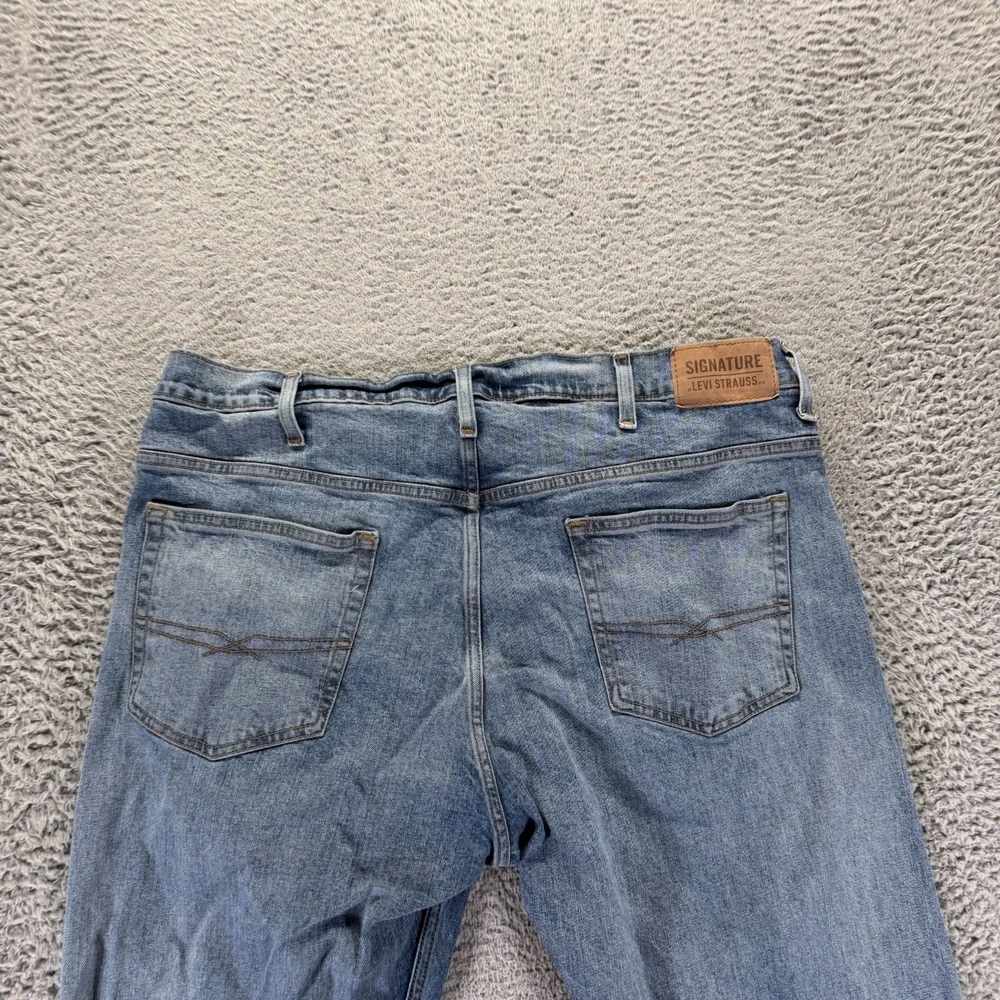 Signature by Levi's Jeans Mens 38x30 Blue Denim Straight Leg Faded Loose Stretch
